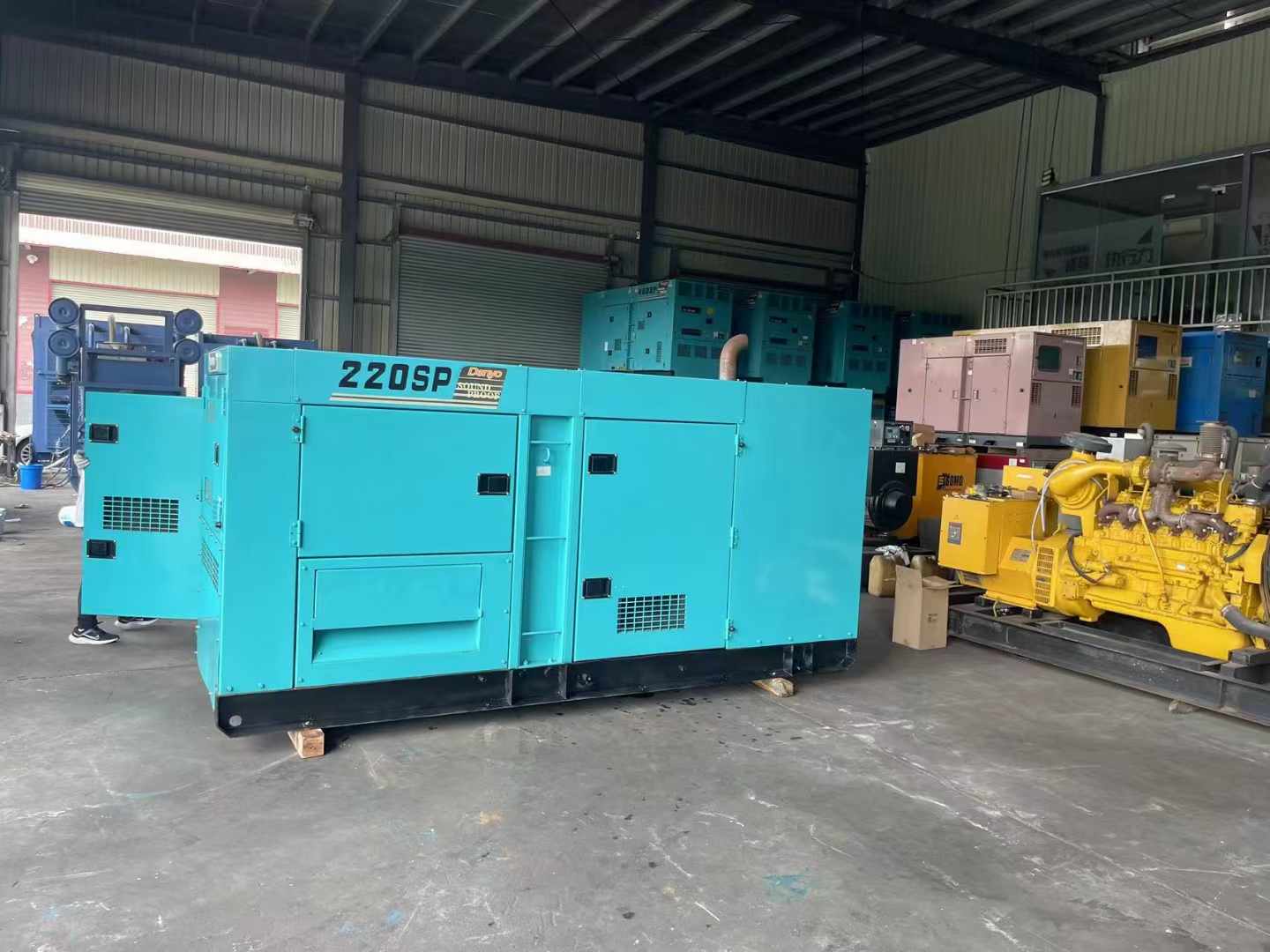 花溪800kW 柴油发电机的输出电流波动范围是多少？