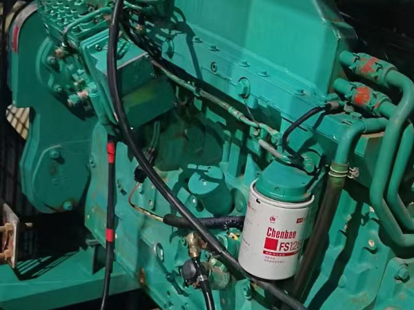 花溪如何确定新的发电机组控制系统是否与原系统兼容？