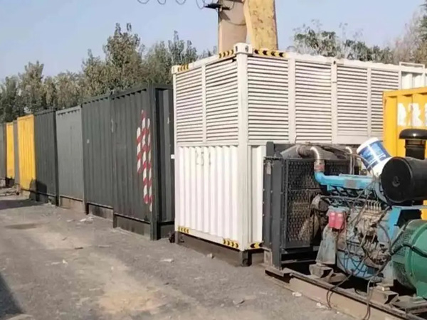 花溪200KW柴油发电机机组每小时油耗是多少？