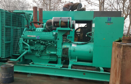 花溪发电机组如何判断水冷式机油散热器内部是否需要清洗？